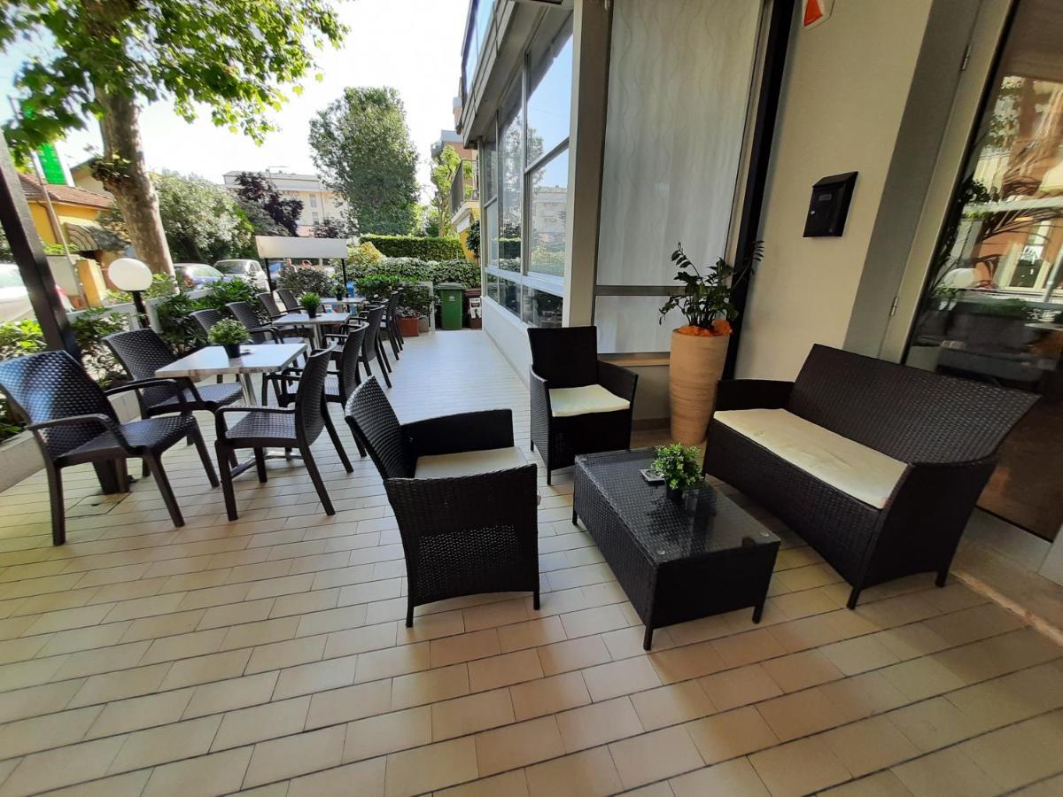 Hotel Barbiani Riccione Eksteriør bilde