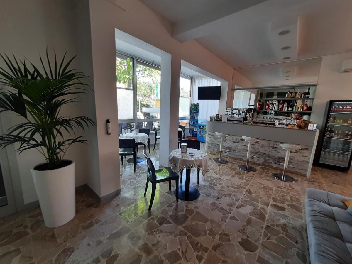Hotel Barbiani Riccione Eksteriør bilde